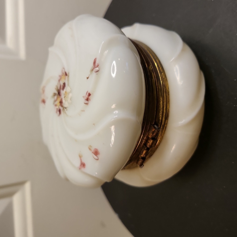 Victorian White Wavecrest Glass Jewelry Trinket Box Powder Holder